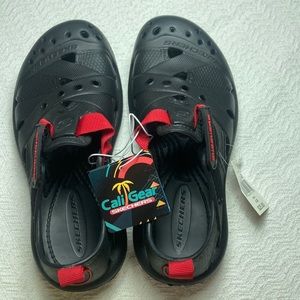 Size 4 Boys Skechers Sandals Lightweight NEW Black & Red